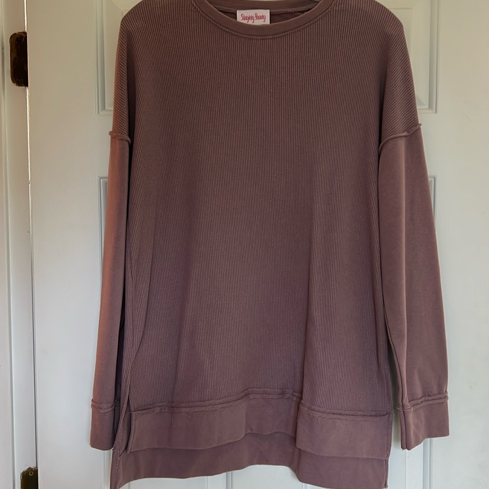 Casual, hi-lo, long sleeve tee